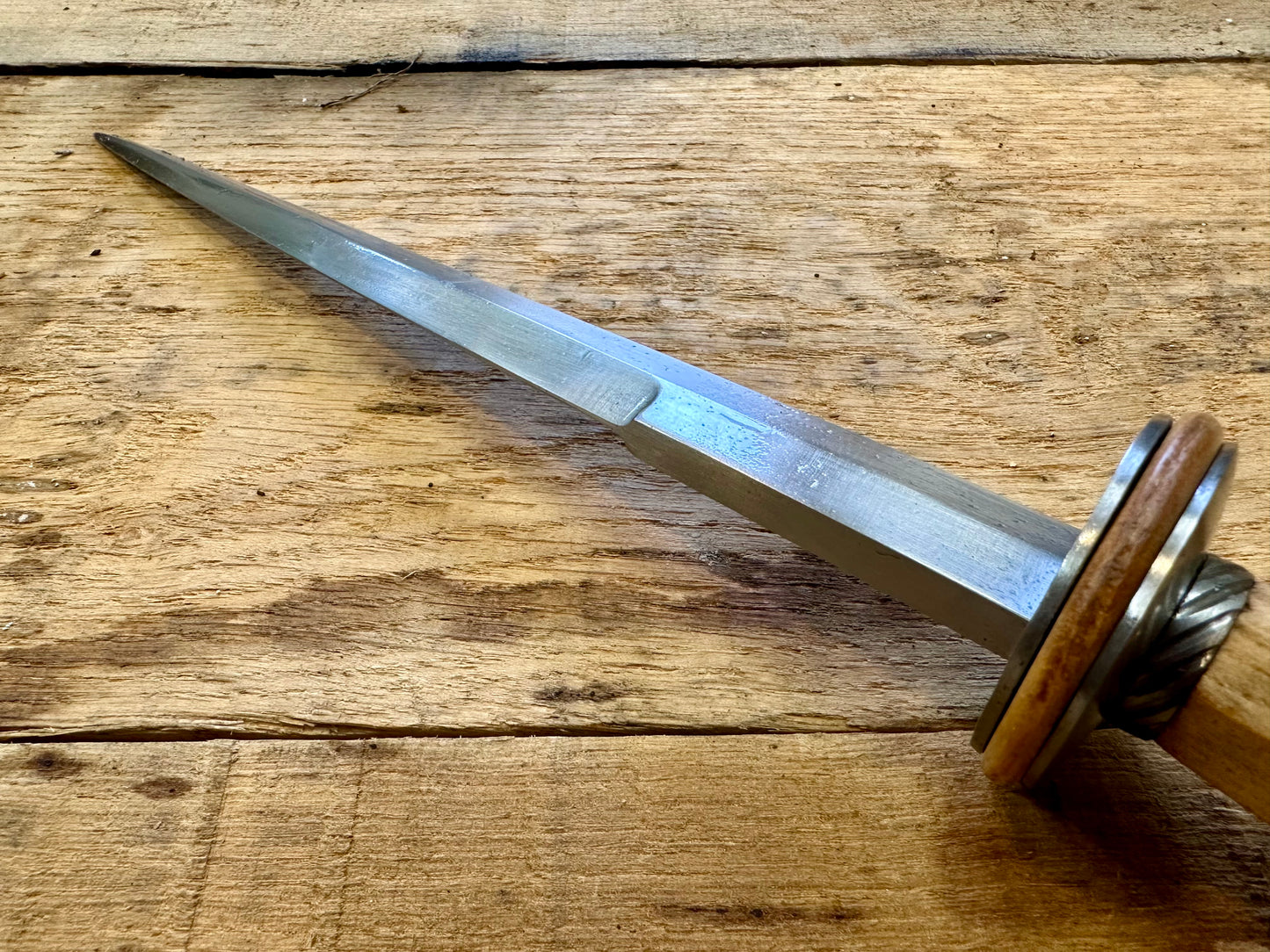 
                  
                    Tod Cutler English Rondel.  Highlighting the false edge on the blade.
                  
                