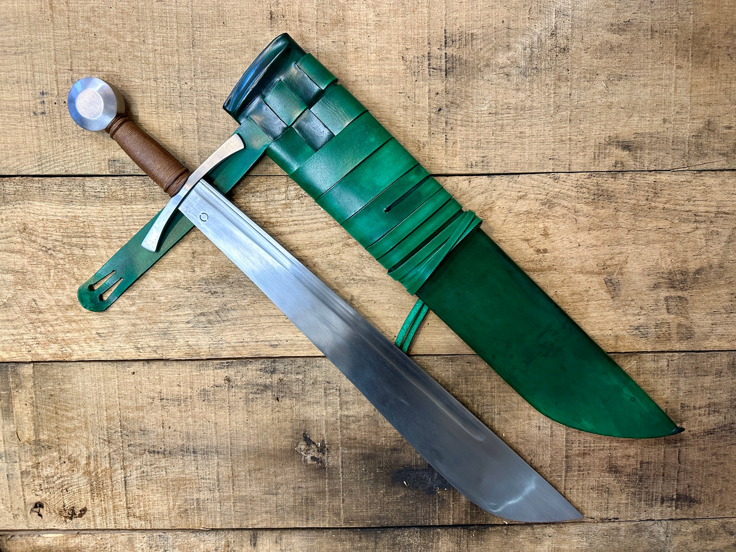 
                  
                    Cleaver Falchion from Tod Cutler. With a green scabbard. 
                  
                