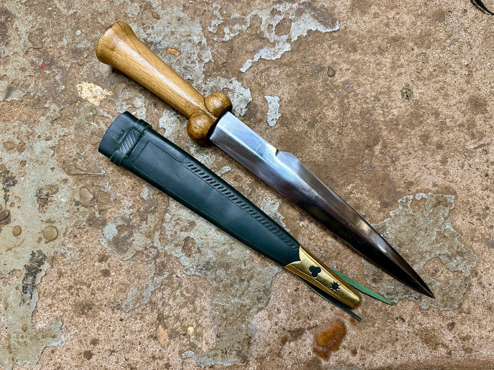 
                  
                    15thC Working/Fighting bollock dagger. 
                  
                