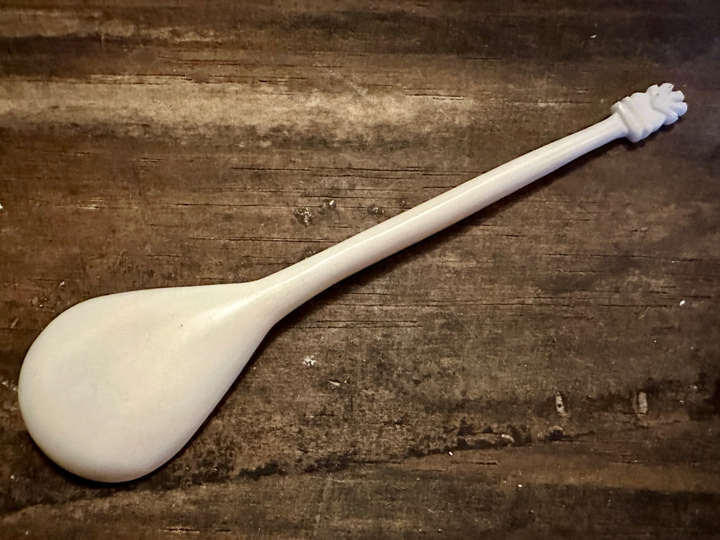 
                  
                    Scallop shell finial bone spoon 
                  
                