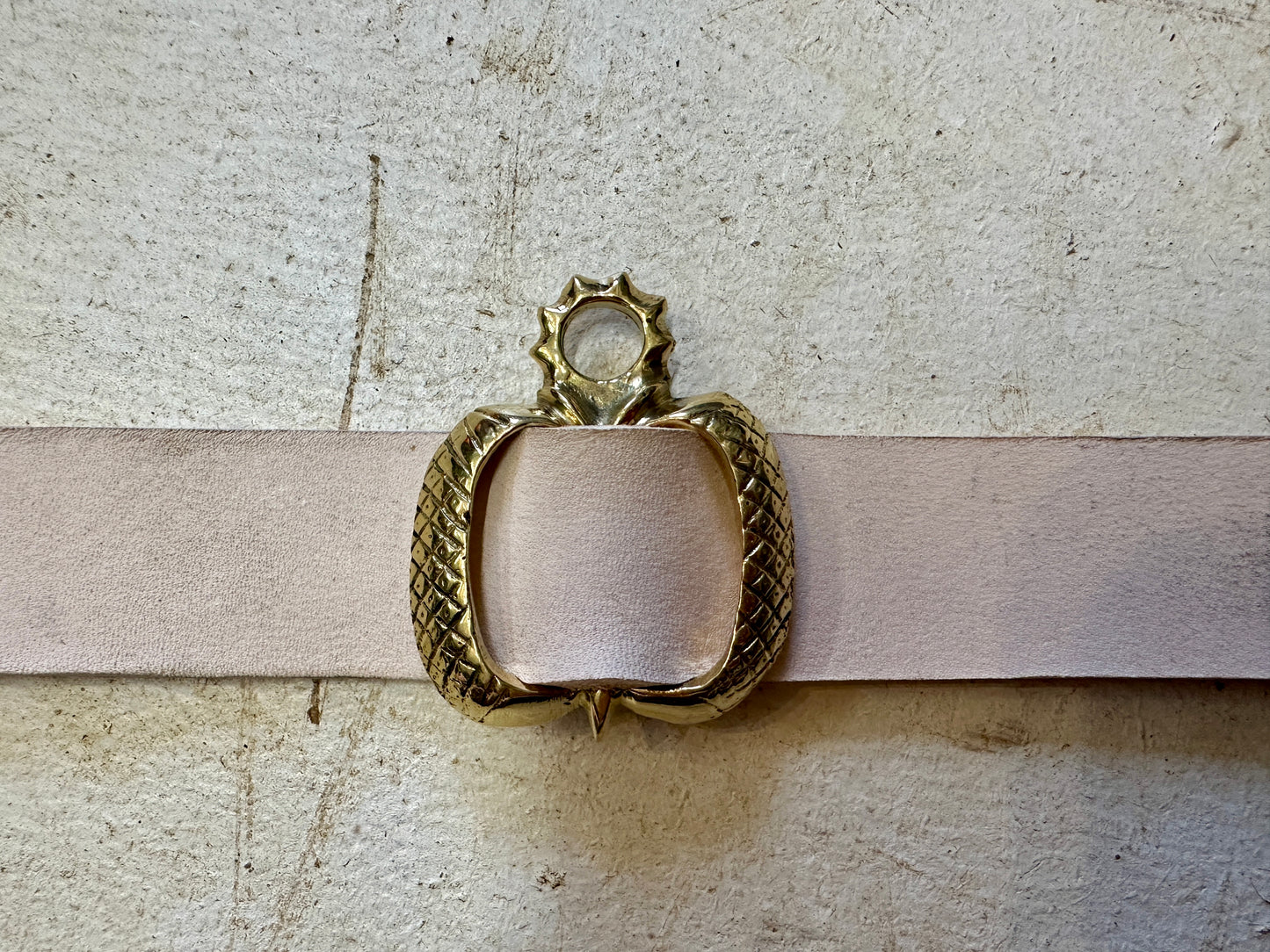 
                  
                    Set of 5 brass belt sliders
                  
                