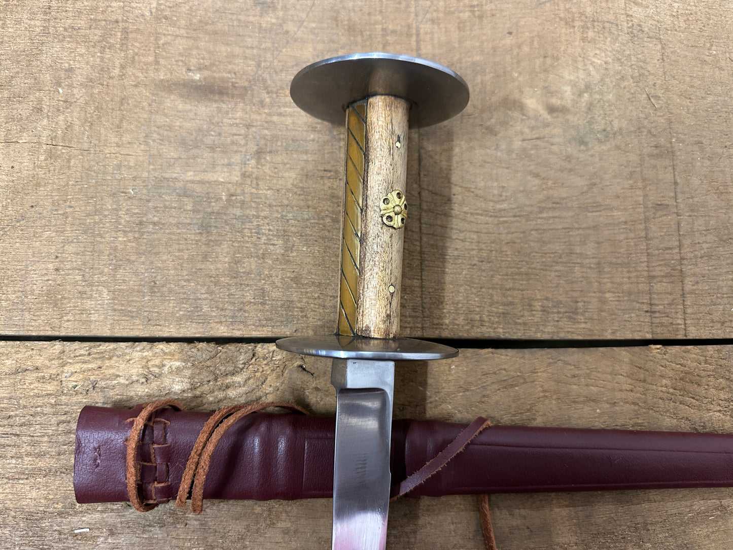 
                  
                    Wallace Rondel with a red scabbard
                  
                