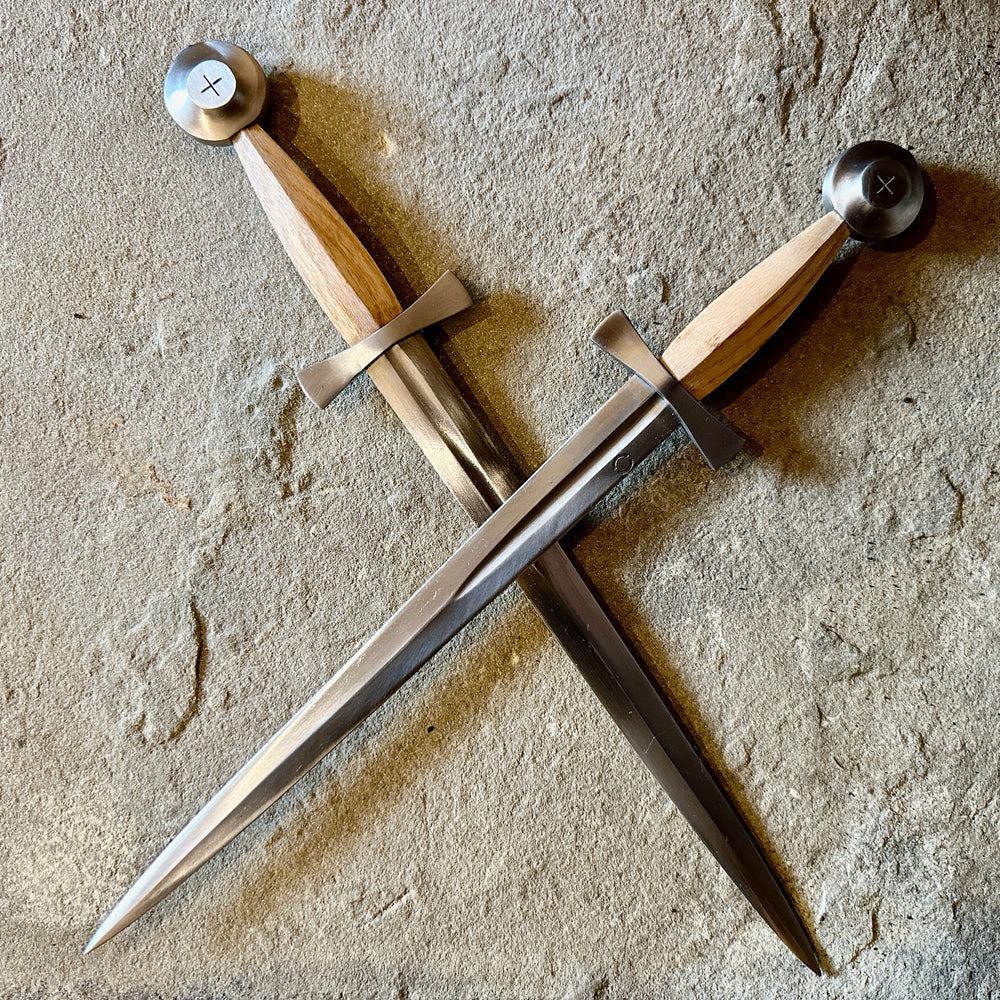 14thC Long Quillon two daggers crossing.