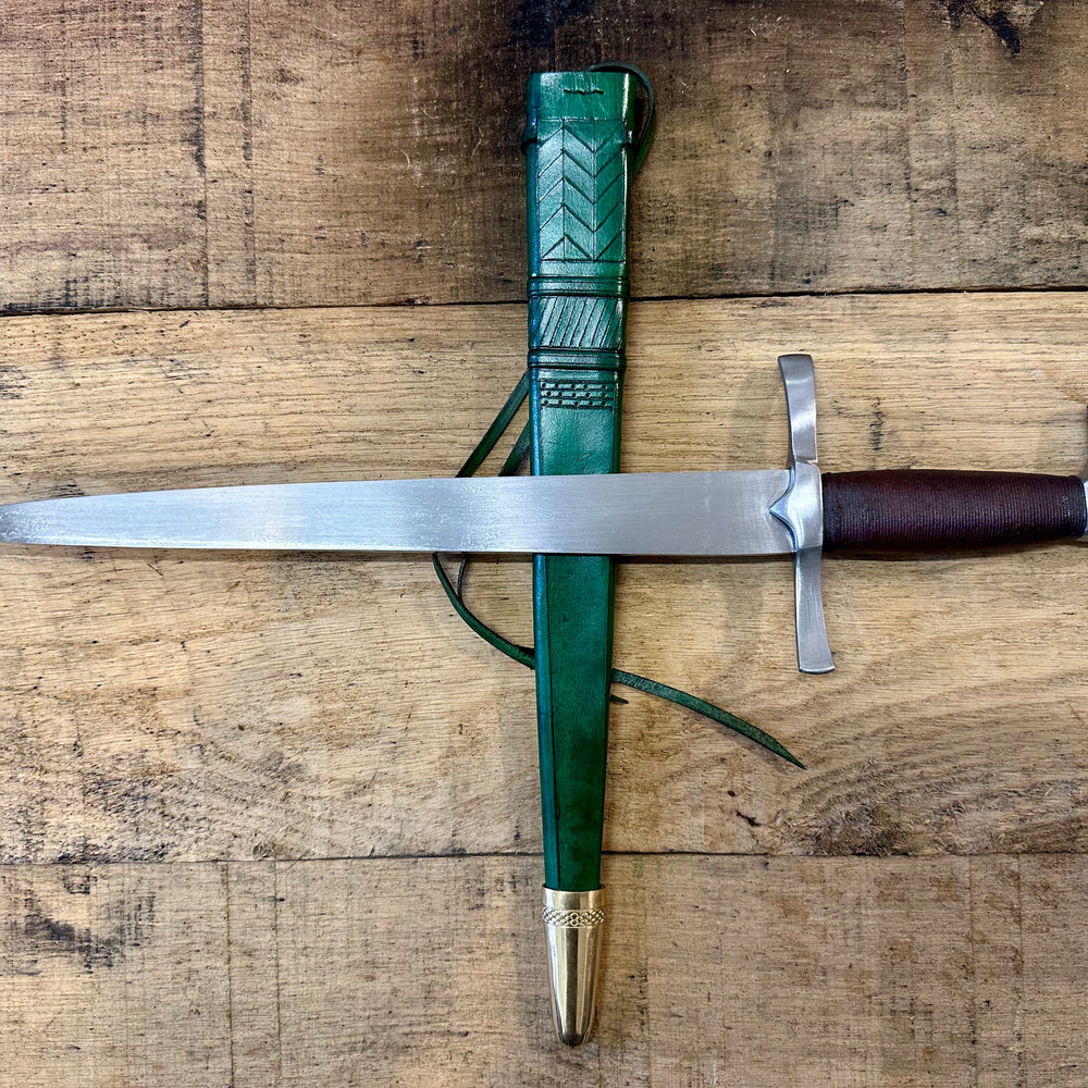 
                  
                     TC108 Wakefield Quillon Dagger. With green scabbard. 
                  
                