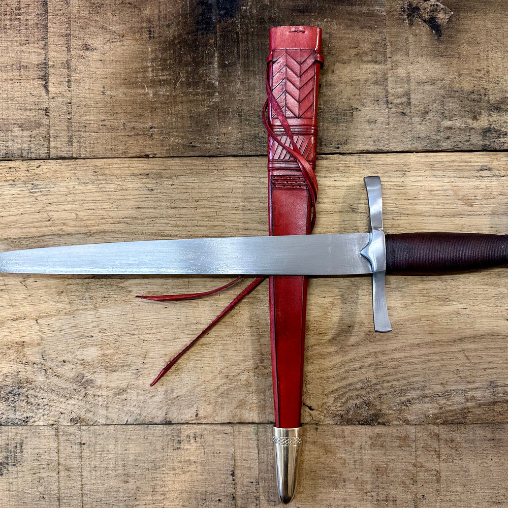 
                  
                    TC108 Wakefield Quillon Dagger. With red scabbard. 
                  
                