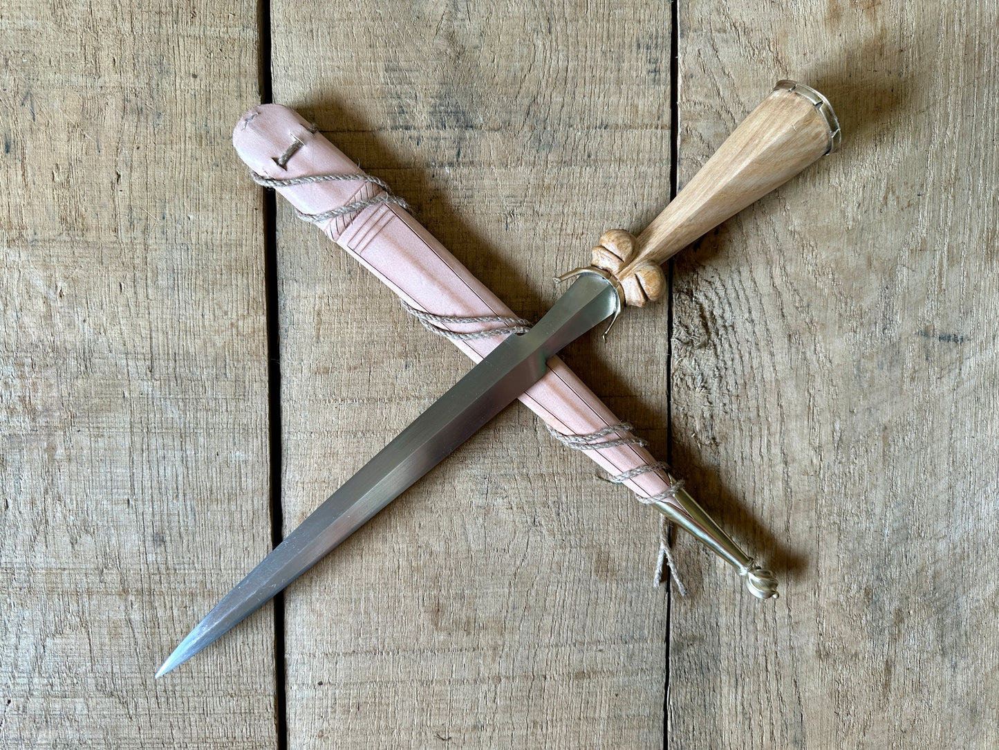 
                  
                    Simple Rothenburg Bollock Dagger with a natural scabbard.
                  
                