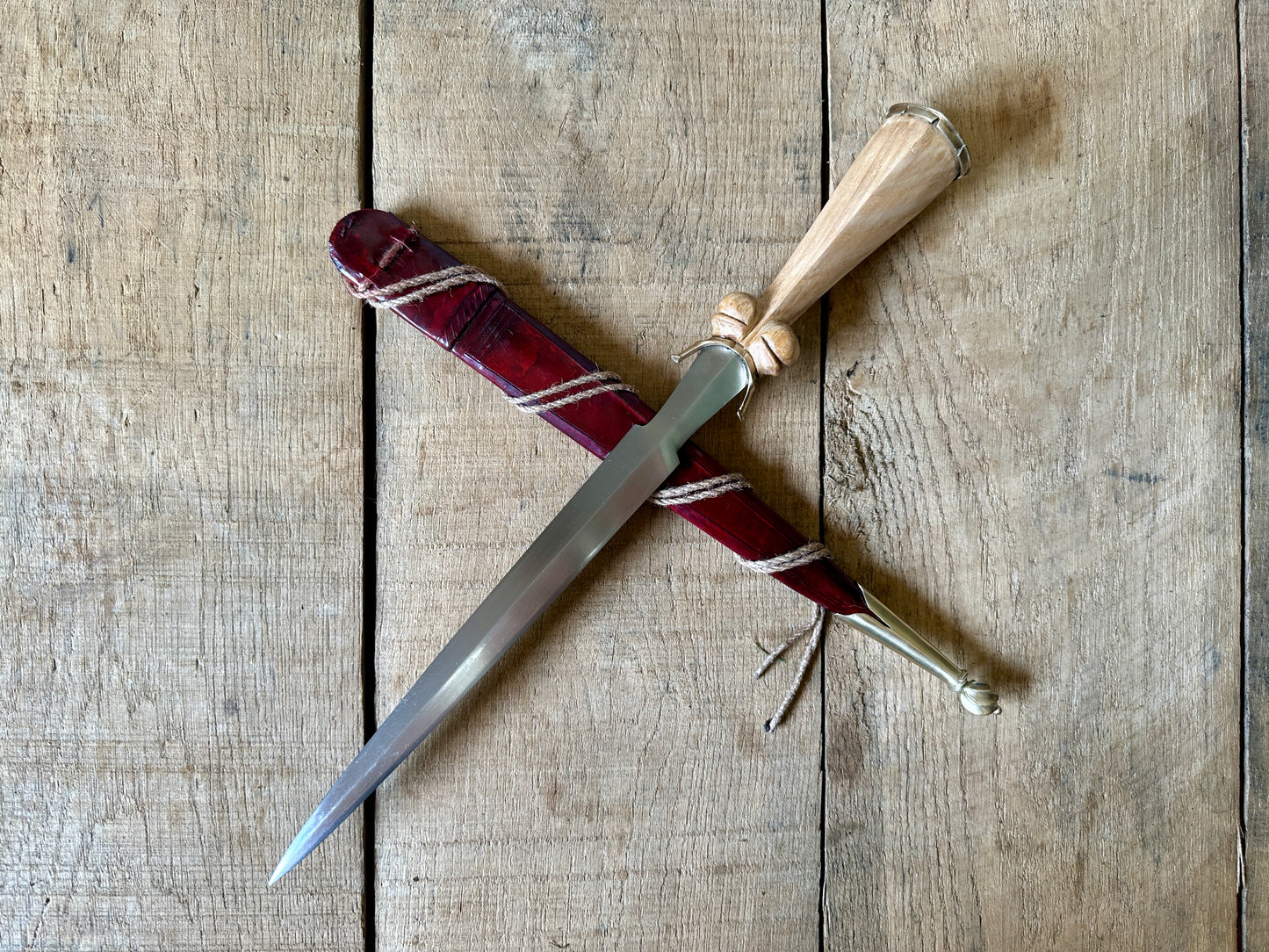 
                  
                    Simple Rothenburg Bollock Dagger with a red scabbard.
                  
                