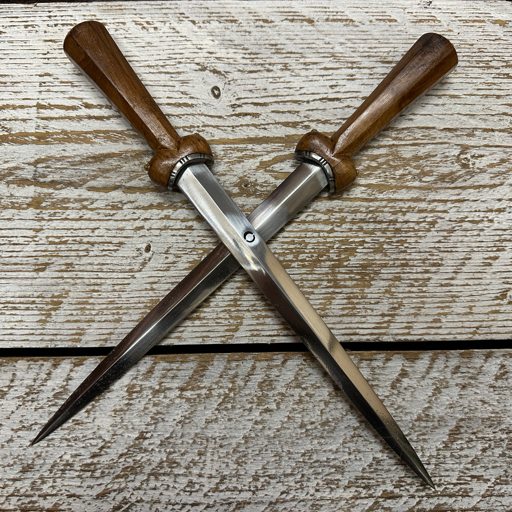 
                  
                    two Dudgeon Daggers crossed
                  
                