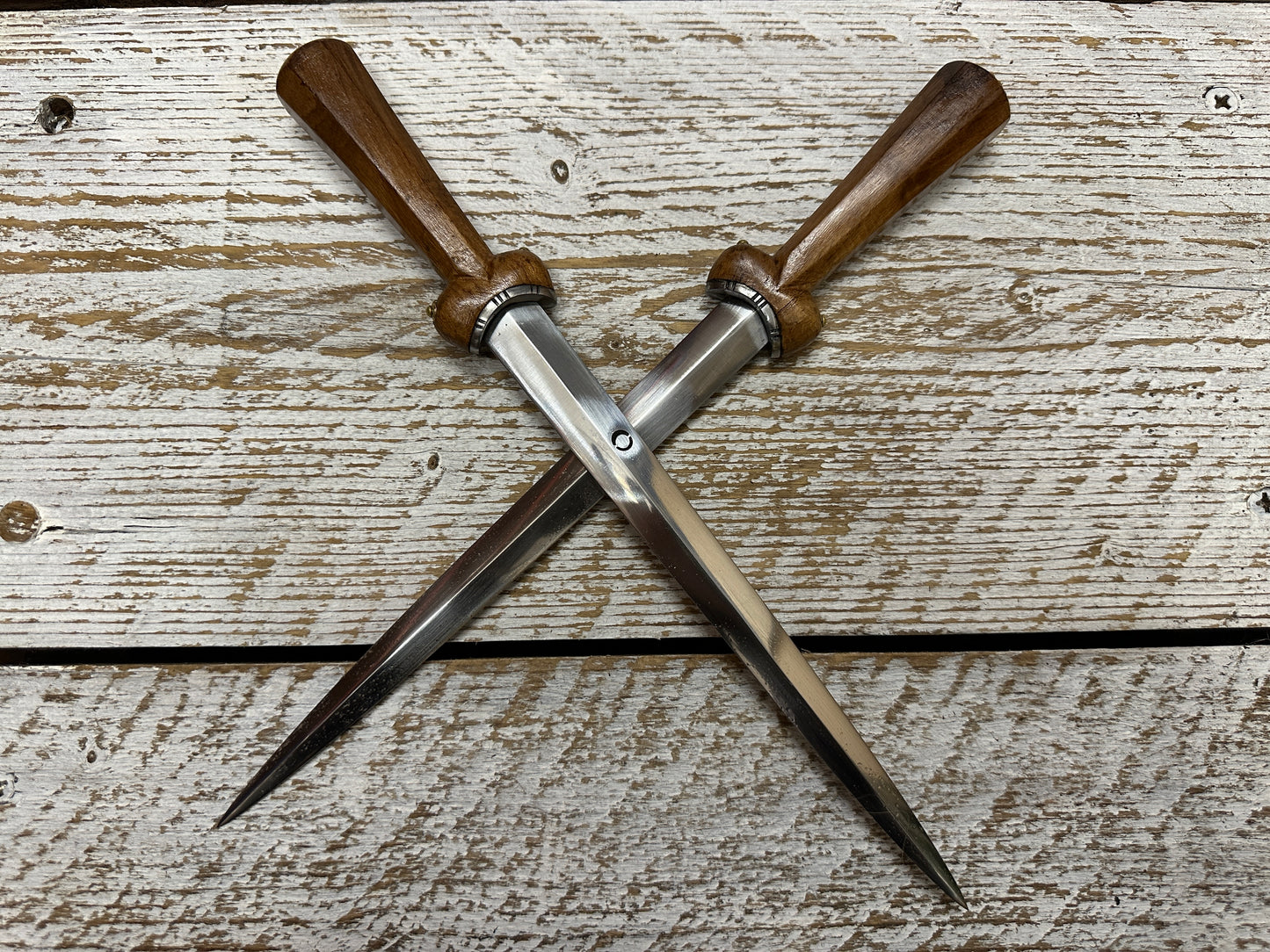 
                  
                    two Dudgeon Daggers crossed
                  
                