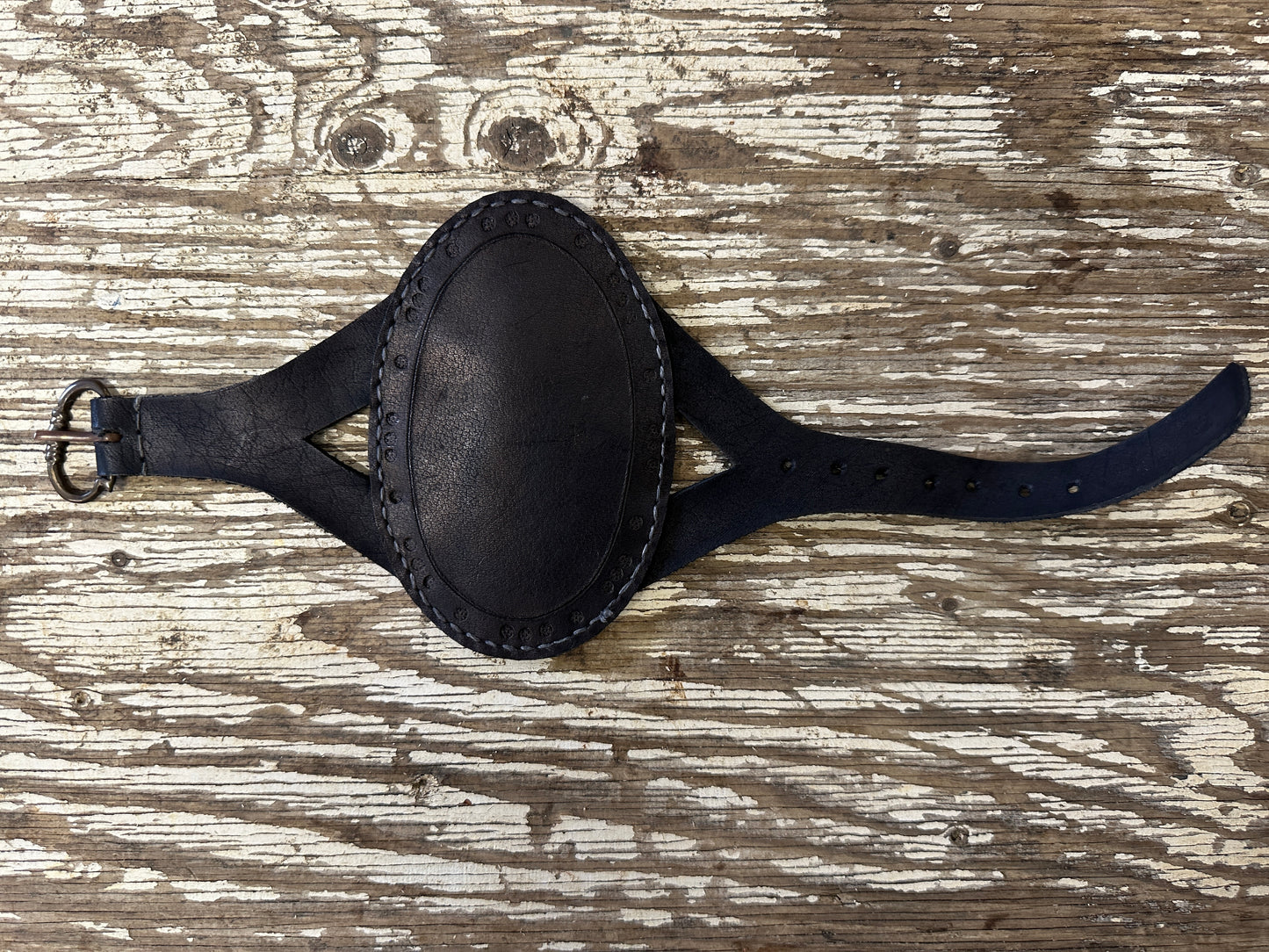 
                  
                    Oval archery bracer in black

                  
                