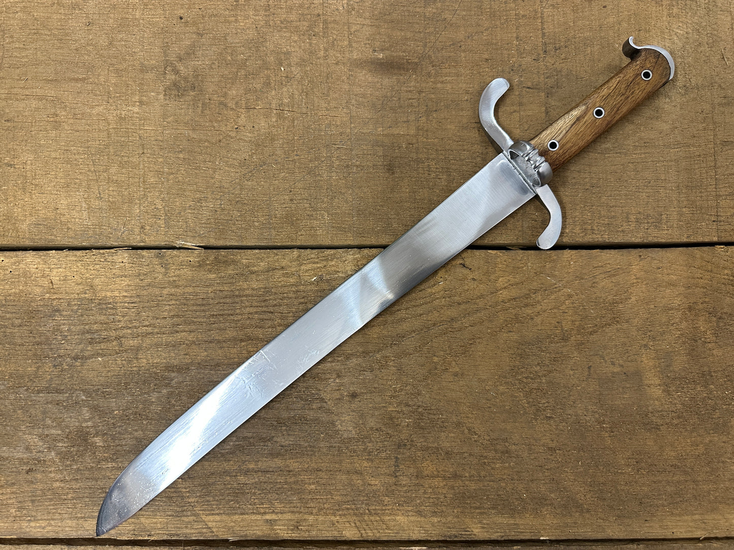 
                  
                    Messer with no scabbard 
                  
                