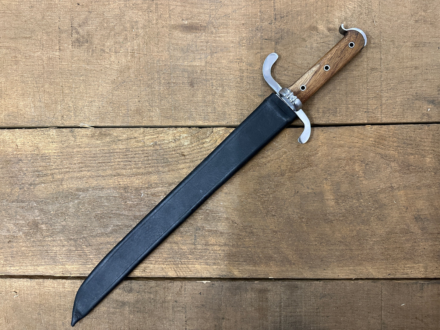 
                  
                    Messer in a black scabbard
                  
                
