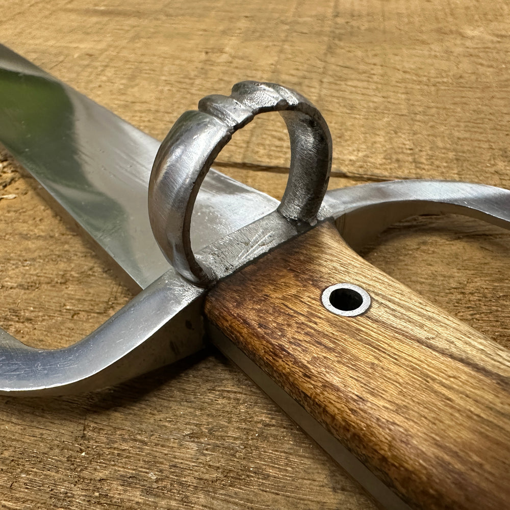 Close up view looking through the nagel of a messer from the top