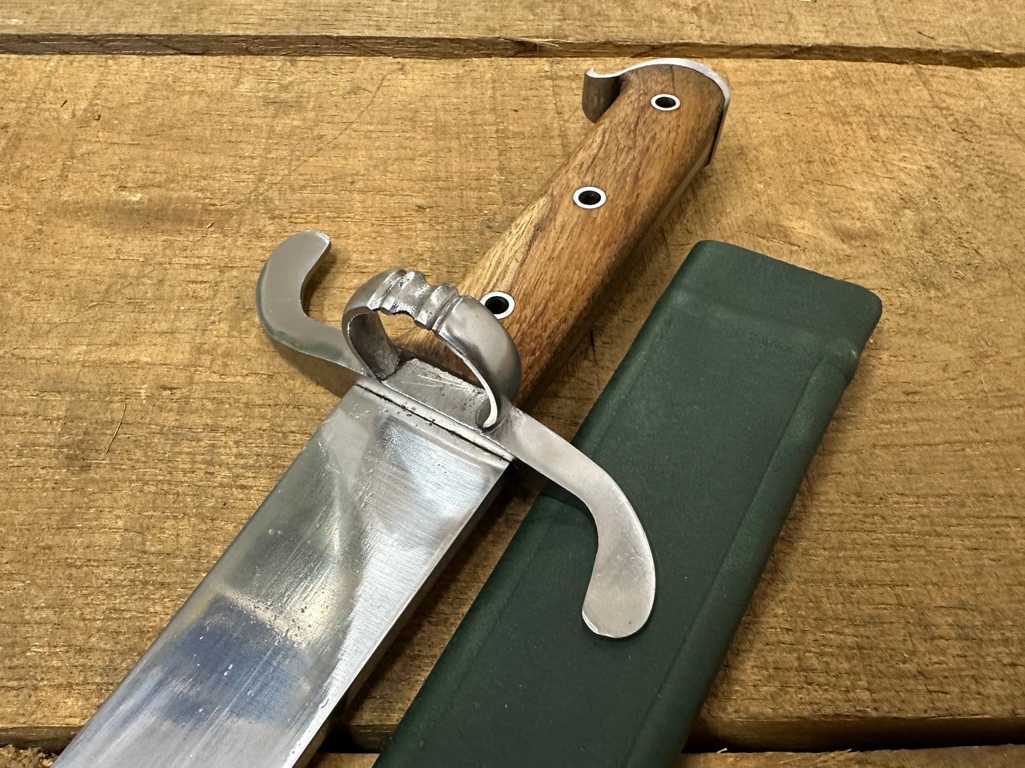 
                  
                    Messer with a green scabbard
                  
                
