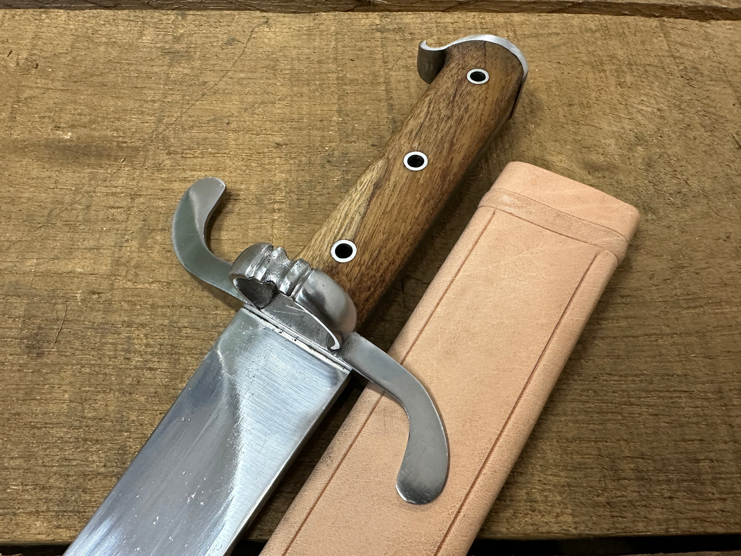 
                  
                    Messer with a natural scabbard
                  
                