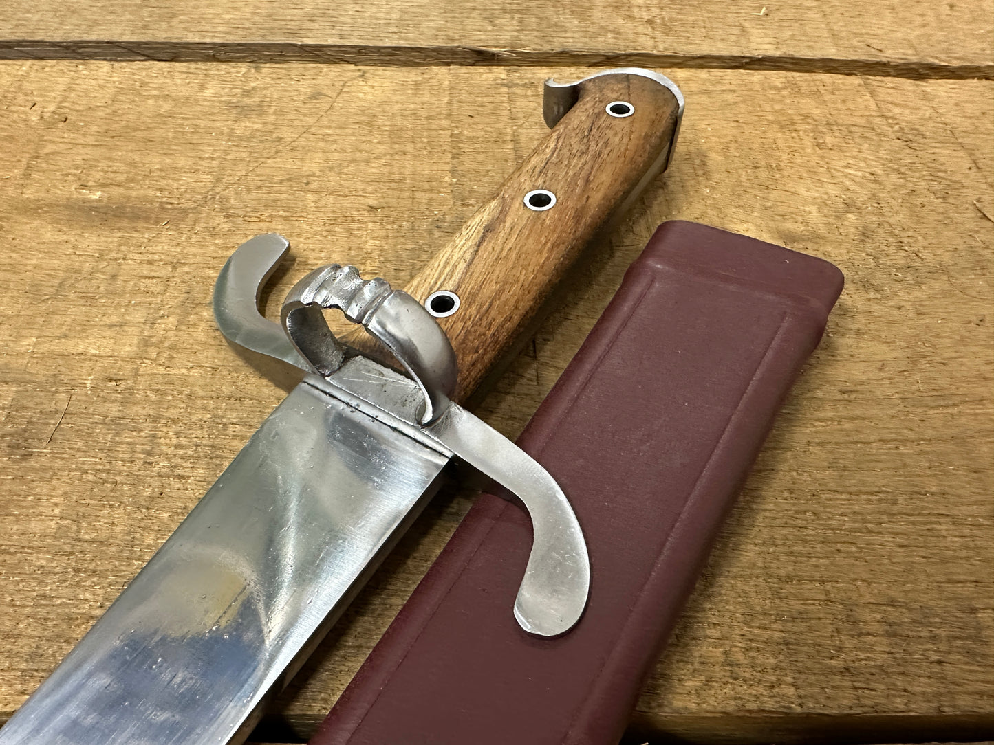 
                  
                    Messer with a red scabbard
                  
                
