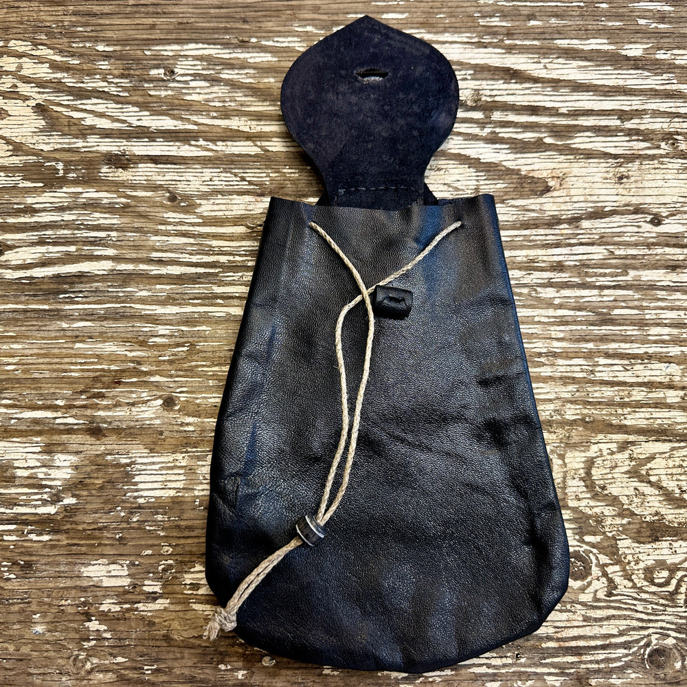 
                  
                    Soft drawstring belt pouch 13-16thC
                  
                