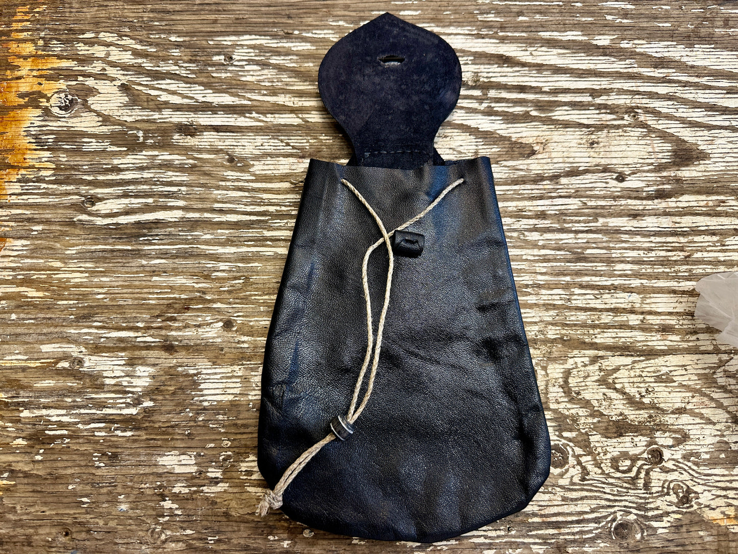 
                  
                    Soft drawstring belt pouch 13-16thC
                  
                