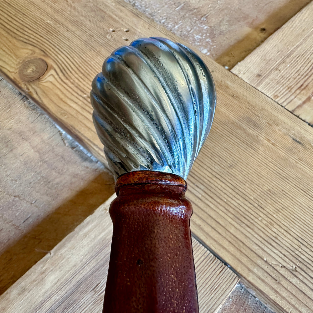 
                  
                    Close up of pommel 
                  
                