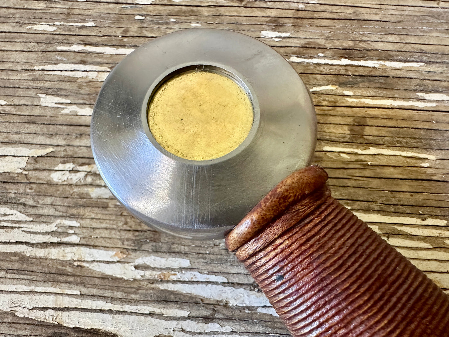 
                  
                    Close up of pommel
                  
                