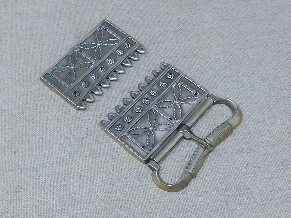 medieval girdle belt buckle bronze cast ornate plate set
