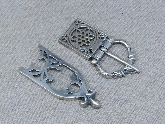 medieval sword belt buckle bronze cast ornate plate set