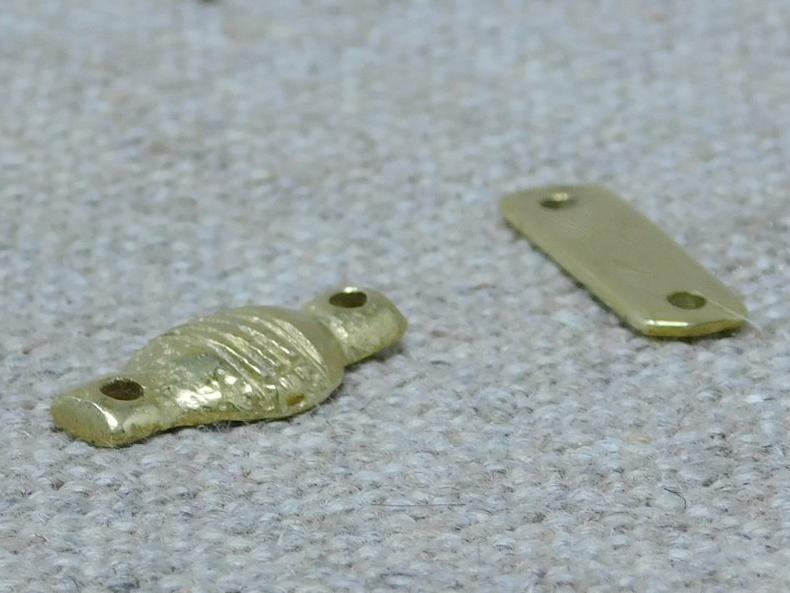 
                  
                    bronze brass belt stiffener stud medieval 
                  
                